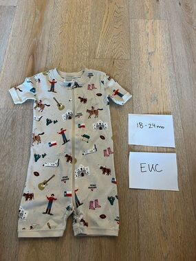 Short-Sleeve Beige Cowboy Print Footie - Kids